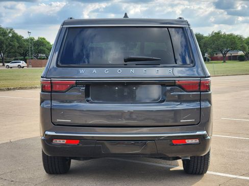 Used 2022 Jeep Wagoneer Series III w/ Flexible Seating Group AWD/4WD image 5