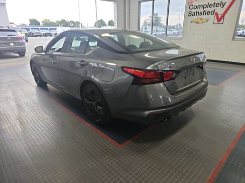 Used 2023 Nissan Altima 2.5 SR FWD image 4