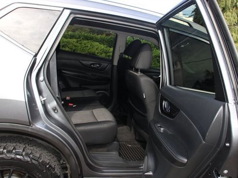 Used 2018 Nissan Rogue SV AWD/4WD image 6