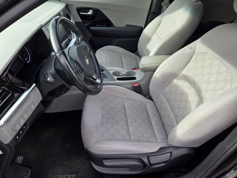 Certified 2020 Kia Niro LXS image 11