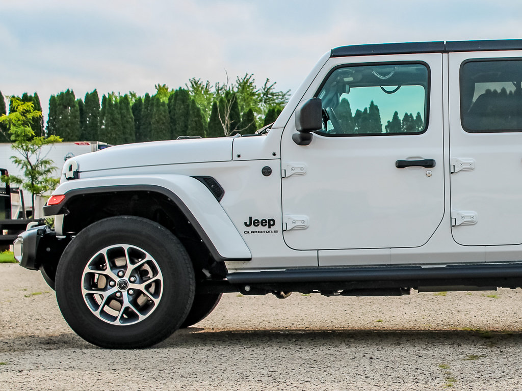 Used 2024 Jeep Gladiator Sport w/ Dual Top Group AWD/4WD image 42