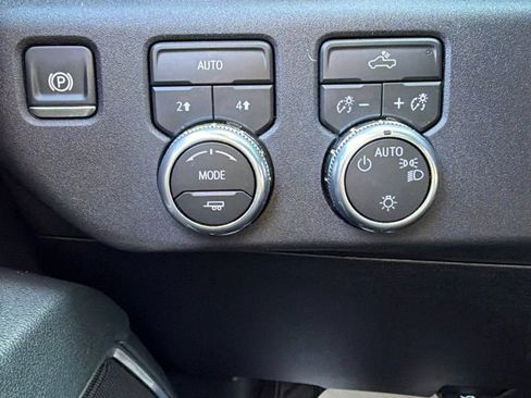 Used 2026 GMC Sierra 1500 SLE AWD/4WD image 13