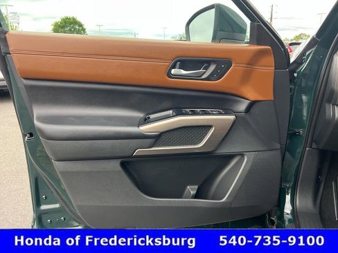 Used 2024 Nissan Pathfinder Platinum w/ Cargo Package AWD/4WD image 25