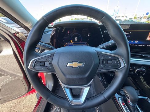Used 2025 Chevrolet Trax LT w/ Driver Confidence Package FWD image 23