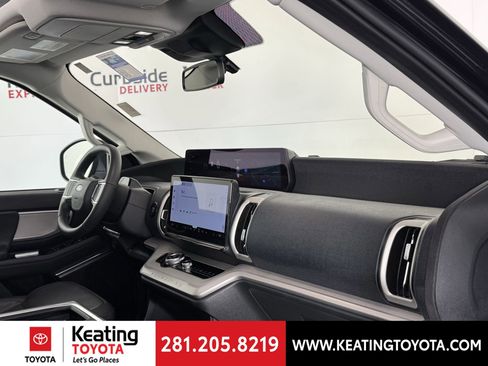 Used 2025 Ford Expedition Active image 22