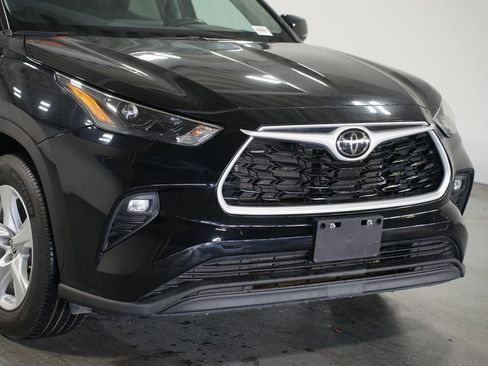 Certified 2024 Toyota Highlander LE image 4