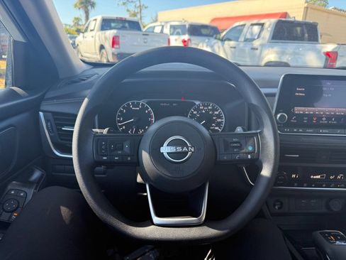 Used 2024 Nissan Rogue SV AWD/4WD image 14