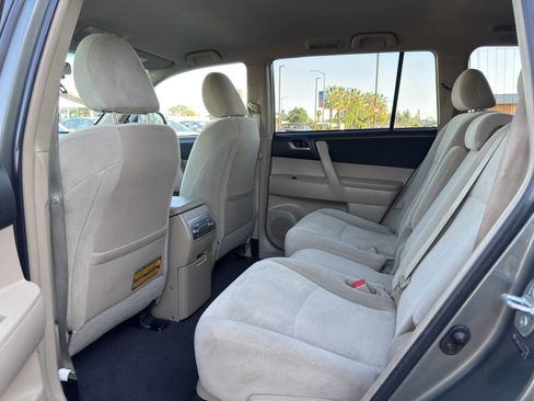 Used 2012 Toyota Highlander 4WD w/ Tech Pkg image 10