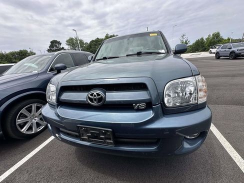 Used 2007 Toyota Sequoia SR5 RWD image 2