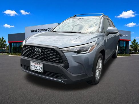 Used 2023 Toyota Corolla Cross LE w/ Moonroof Package FWD image 3
