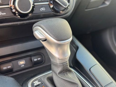 Certified 2025 Kia Soul LX image 19