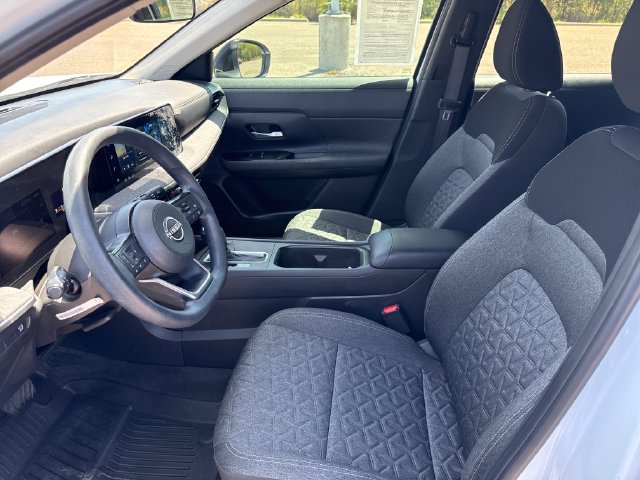 Used 2026 Nissan Kicks SV FWD image 9
