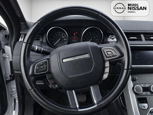 Used 2017 Land Rover Range Rover Evoque SE image 11