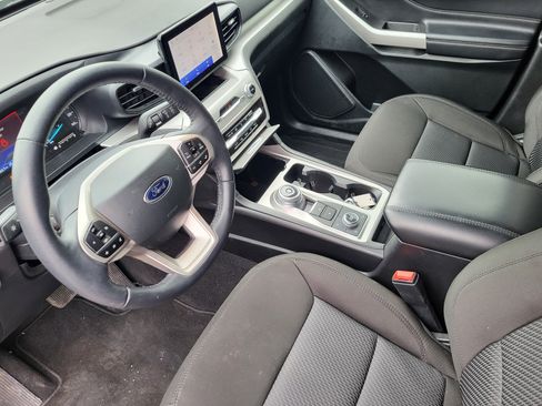 Used 2023 Ford Explorer XLT image 12