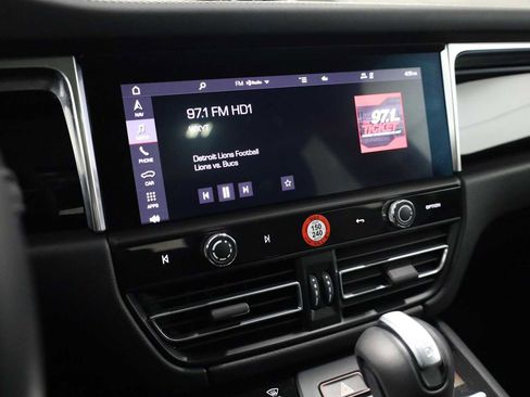 Certified 2025 Porsche Macan Turbo image 32