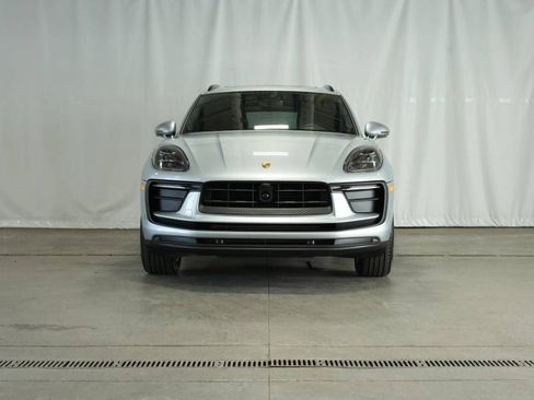 Certified 2025 Porsche Macan AWD/4WD image 10