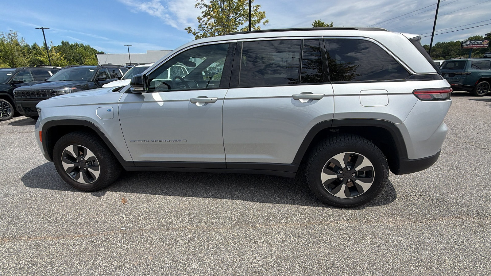 Used 2024 Jeep Grand Cherokee Limited 4xe AWD/4WD image 11
