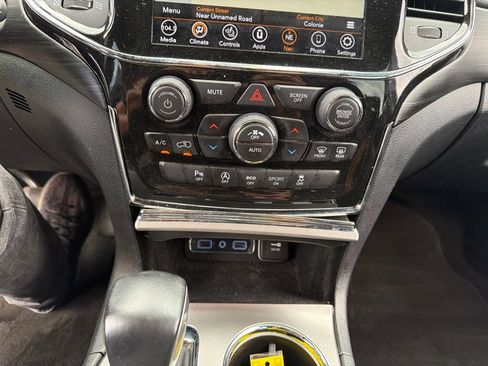 Used 2022 Jeep Grand Cherokee Laredo X AWD/4WD image 32