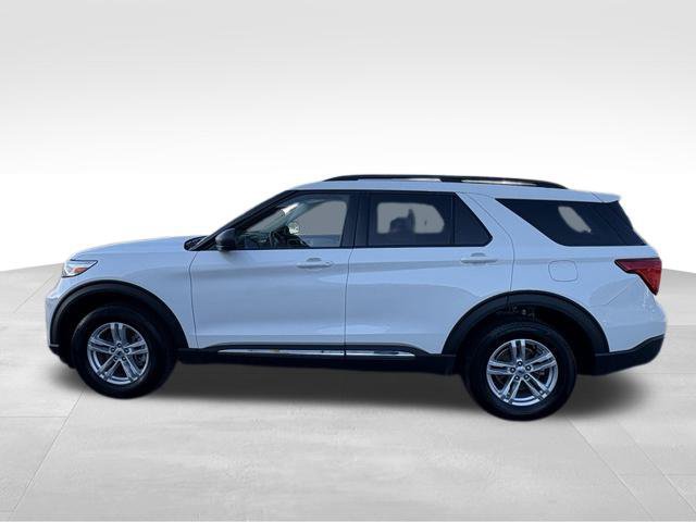 Used 2023 Ford Explorer XLT w/ Equipment Group 202A AWD/4WD image 12