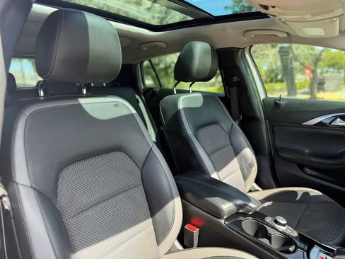 Used 2018 INFINITI QX30 FWD image 17
