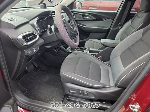 Used 2023 Chevrolet TrailBlazer LT FWD image 3