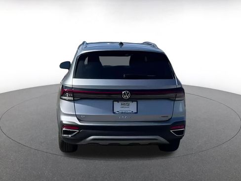 Used 2025 Volkswagen Taos SE image 11