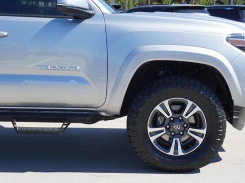 Used 2019 Toyota Tacoma TRD Sport w/ Technology Package image 9