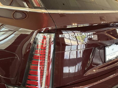 New 2025 Cadillac Escalade IQ Luxury 1 w/ LPO, Premium Carpet Package AWD/4WD image 10