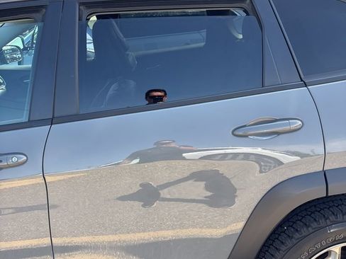 Used 2019 Jeep Cherokee Trailhawk w/ Comfort/Convenience Group AWD/4WD image 6