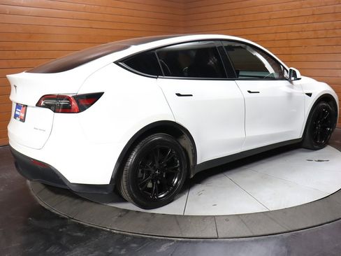 Used 2023 Tesla Model Y Long Range image 17