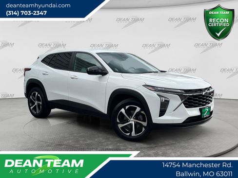 Used 2025 Chevrolet Trax RS FWD image 1