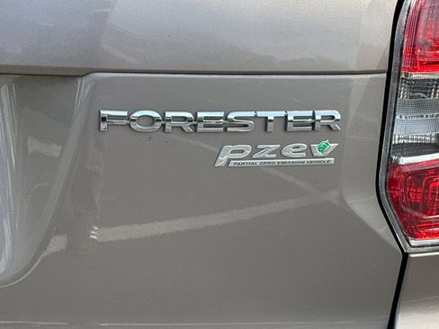 Used 2015 Subaru Forester 2.5i w/ Alloy Wheel Package AWD/4WD image 13