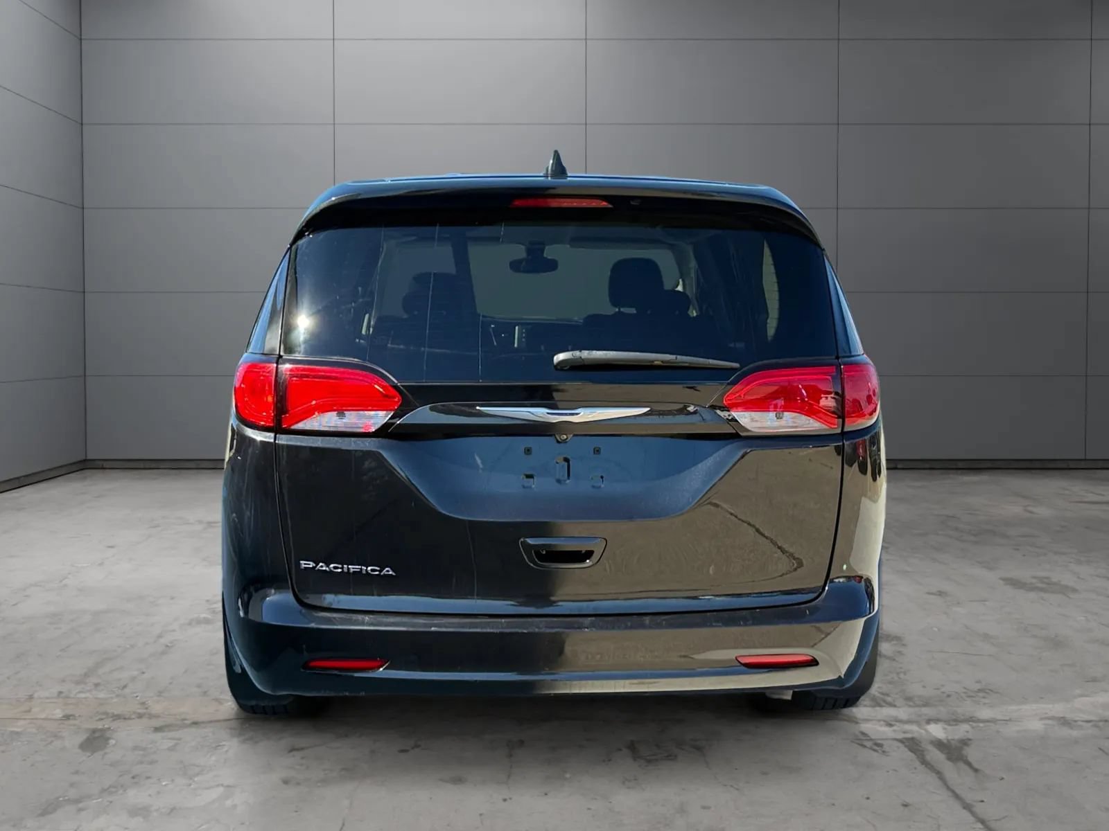 Used 2017 Chrysler Pacifica Touring FWD image 11