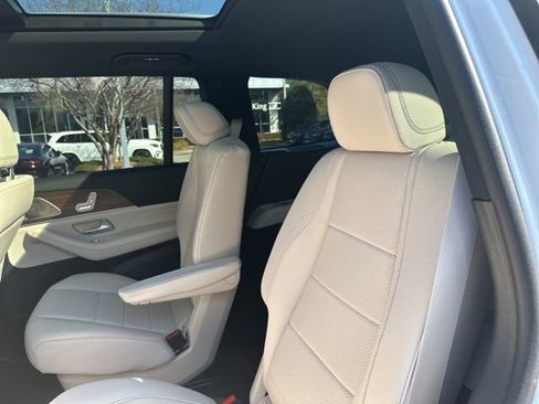 Used 2025 Mercedes-Benz GLS 450 4MATIC image 23
