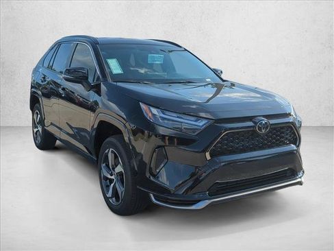 New 2025 Toyota RAV4 SE image 3