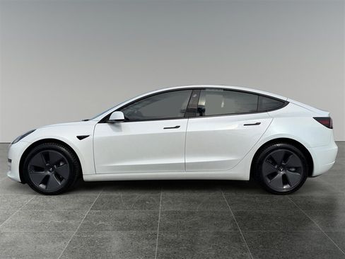 Used 2022 Tesla Model 3 Long Range AWD/4WD image 2