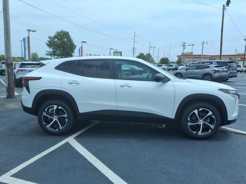 New 2026 Chevrolet Trax RS w/ Sunroof Package FWD image 2