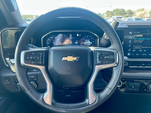 Used 2023 Chevrolet Silverado 1500 LT AWD/4WD image 17