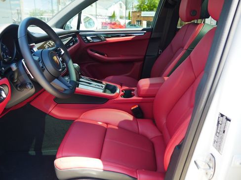 New 2026 Porsche Macan AWD/4WD image 5