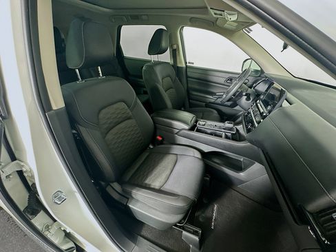 Used 2023 Nissan Pathfinder SV w/ SV Premium Package AWD/4WD image 33