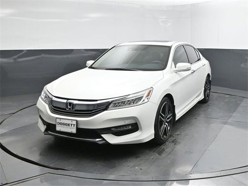 Used 2016 Honda Accord Touring image 30