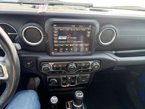 Used 2021 Jeep Wrangler Unlimited Sahara w/ Cold Weather Group image 16