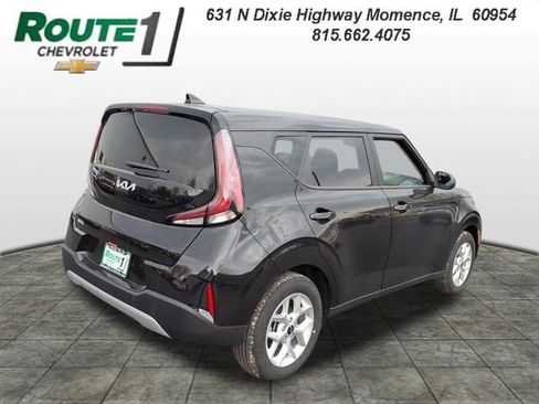 Used 2025 Kia Soul LX FWD image 4