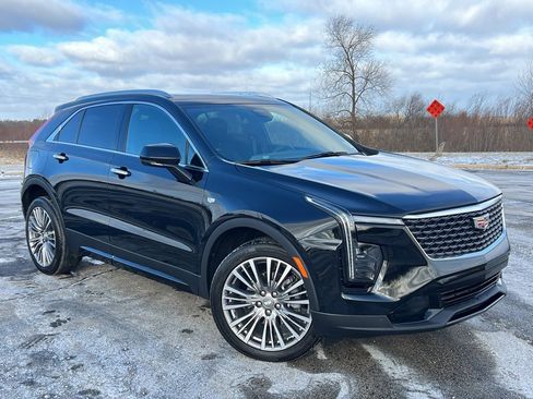 Used 2024 Cadillac XT4 Premium Luxury image 5