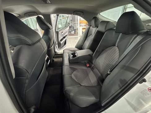 Used 2019 Toyota Camry SE w/ Convenience Package image 12