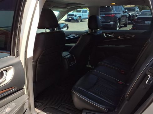 Used 2016 INFINITI QX60 FWD w/ Deluxe Technology Package image 19