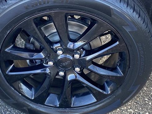 Certified 2021 Jeep Grand Cherokee Laredo X image 27