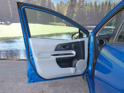 Used 2014 Toyota Prius C Four image 10