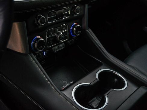 Used 2022 GMC Yukon SLT w/ SLT Premium Package image 25