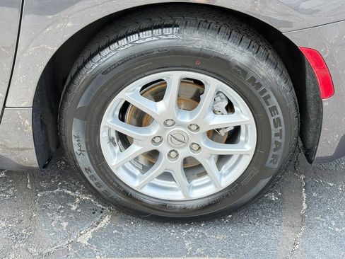 Used 2023 Chrysler Pacifica Touring-L FWD image 11
